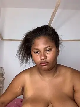 Snapshot of madell chatting on 02.26.25 madell online show from 02.26.25