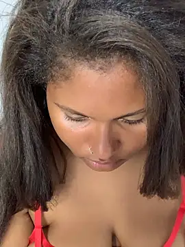 Snapshot of madell chatting on 02.28.25 madell online show from 02.28.25