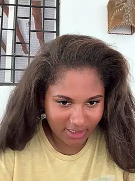 Snapshot of madell chatting on 03.10.25 madell online show from 03.10.25