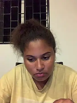 Snapshot of madell chatting on 03.10.25 madell online show from 03.10.25