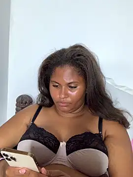 Snapshot of madell chatting on 03.12.25 madell online show from 03.12.25