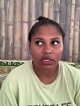 Snapshot of madell chatting on 03.13.25 madell online show from 03.13.25