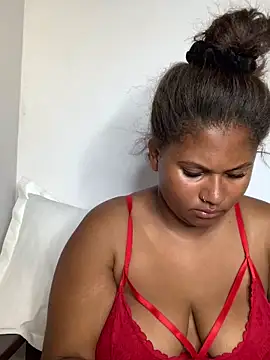 Snapshot of madell chatting on 03.14.25 madell online show from 03.14.25