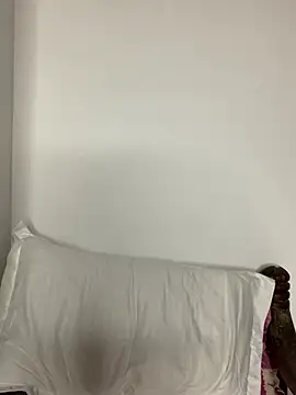 Snapshot of madell chatting on 03.16.25 madell online show from 03.16.25