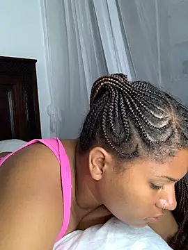 Snapshot of madell chatting on 10.03.25 madell online show from 10.03.25