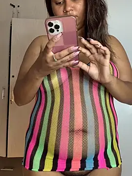 Snapshot of madell chatting on 10.30.25 madell online show from 10.30.25