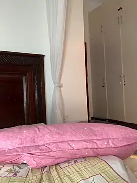 Snapshot of madell chatting on 11.01.25 madell online show from 11.01.25