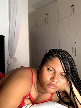 Snapshot of madell chatting on 11.15.25 madell online show from 11.15.25