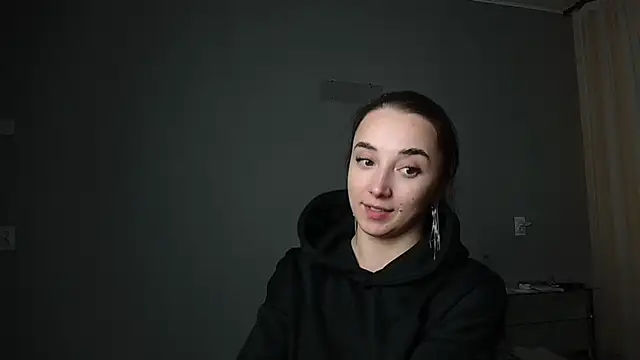 Snapshot of Eva_Gloryy chatting on 03.18.25 Eva Gloryy online show from 03.18.25