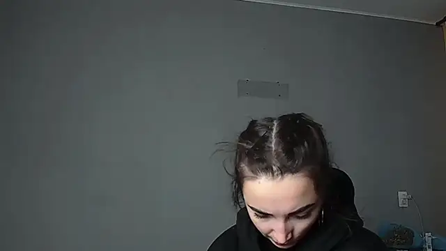 Eva Gloryy online show from 12.04.25