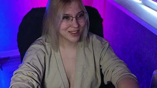 Snapshot of HotBrandyX chatting on 03.03.25 HotBrandyX online show from 03.03.25