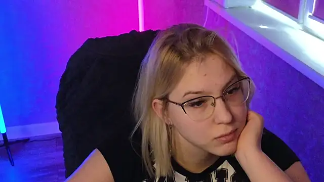 Snapshot of HotBrandyX chatting on 03.03.25 HotBrandyX online show from 03.03.25