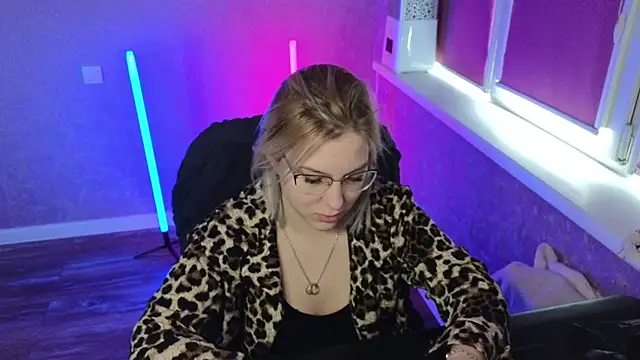 Snapshot of HotBrandyX chatting on 03.09.25 HotBrandyX online show from 03.09.25