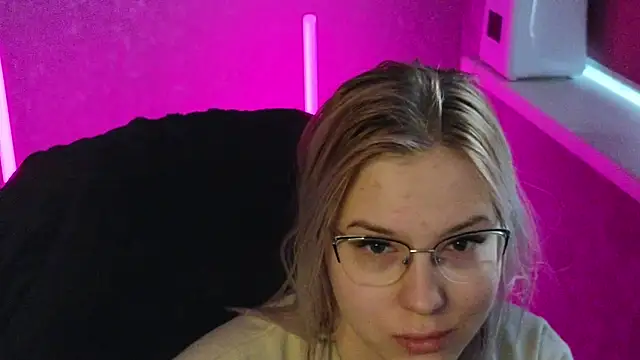 Snapshot of HotBrandyX chatting on 03.10.25 HotBrandyX online show from 03.10.25