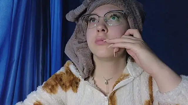 Snapshot of HotBrandyX chatting on 09.14.25 HotBrandyX online show from 09.14.25