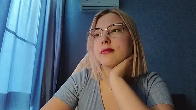 Snapshot of HotBrandyX chatting on 10.18.25 HotBrandyX online show from 10.18.25