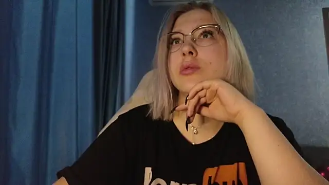 Snapshot of HotBrandyX chatting on 11.08.25 HotBrandyX online show from 11.08.25