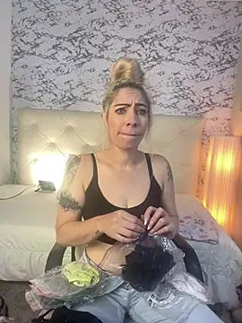 Snapshot of viktoria_davis_ chatting on 01.27.25 viktoria davis online show from 01.27.25