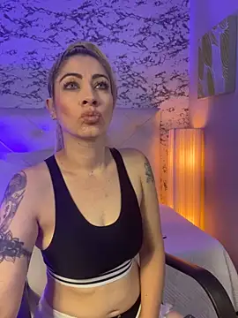 Snapshot of viktoria_davis_ chatting on 02.02.25 viktoria davis online show from 02.02.25