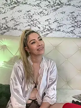 Snapshot of viktoria_davis_ chatting on 02.11.25 viktoria davis online show from 02.11.25