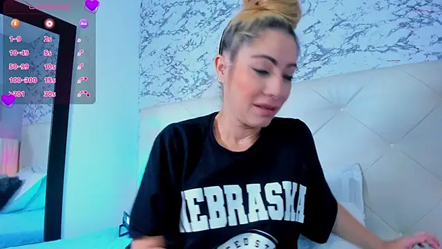 Snapshot of viktoria_davis_ chatting on 02.19.25 viktoria davis online show from 02.19.25