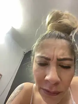 Snapshot of viktoria_davis_ chatting on 03.04.25 viktoria davis online show from 03.04.25