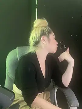 Snapshot of viktoria_davis_ chatting on 03.07.25 viktoria davis online show from 03.07.25