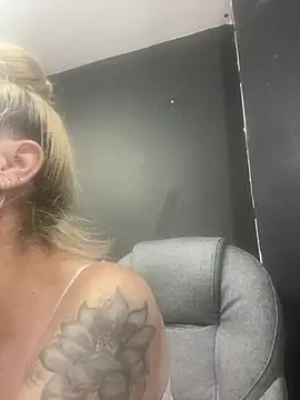 Snapshot of viktoria_davis_ chatting on 03.13.25 viktoria davis online show from 03.13.25