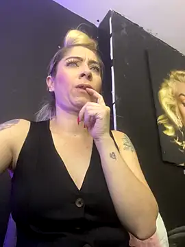 Snapshot of viktoria_davis_ chatting on 09.19.25 viktoria davis online show from 09.19.25