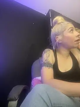 Snapshot of viktoria_davis_ chatting on 10.14.25 viktoria davis online show from 10.14.25