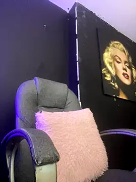 Snapshot of viktoria_davis_ chatting on 10.30.25 viktoria davis online show from 10.30.25