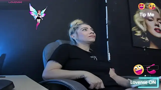 Snapshot of viktoria_davis_ chatting on 11.06.25 viktoria davis online show from 11.06.25