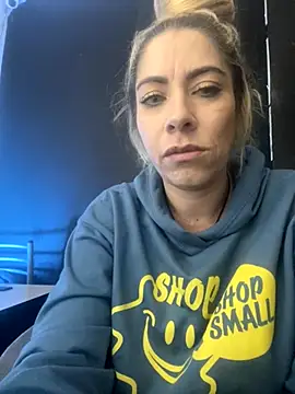 Snapshot of viktoria_davis_ chatting on 12.03.25 viktoria davis online show from 12.03.25