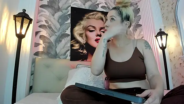 Snapshot of viktoria_davis_ chatting on 07.21.26 viktoria davis online show from 07.21.26