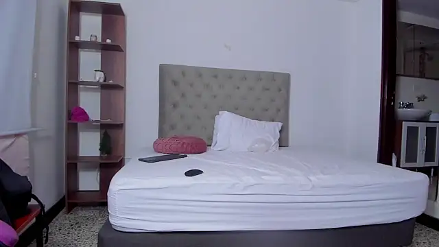 Snapshot of Dayana__Ospina chatting on 02.22.25 Dayana Ospina online show from 02.22.25