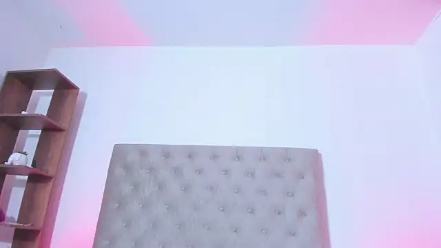 Snapshot of Dayana__Ospina chatting on 02.25.25 Dayana Ospina online show from 02.25.25