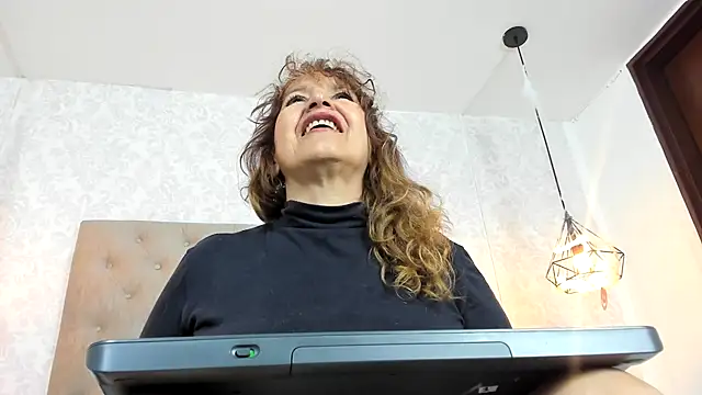 Snapshot of Dayana__Ospina chatting on 10.22.25 Dayana Ospina online show from 10.22.25