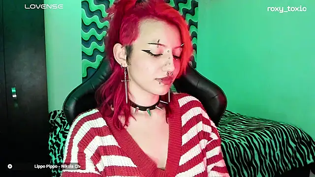 Snapshot of roxy_toxic chatting on 03.05.25 roxy toxic online show from 03.05.25