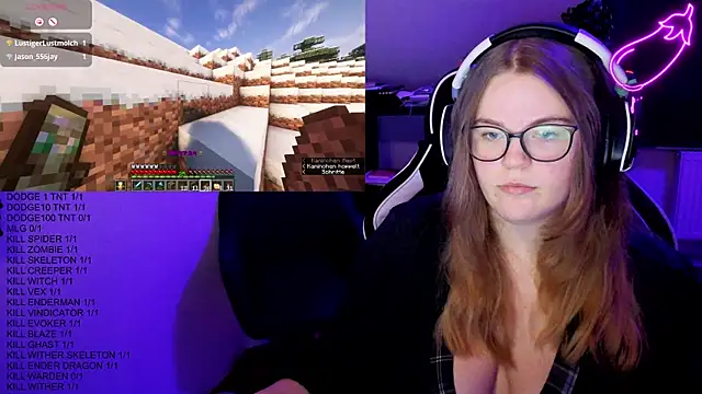 Snapshot of EveBaker04 chatting on 10.18.25 EveBaker04 online show from 10.18.25