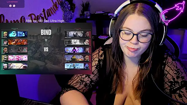 Snapshot of EveBaker04 chatting on 10.23.25 EveBaker04 online show from 10.23.25