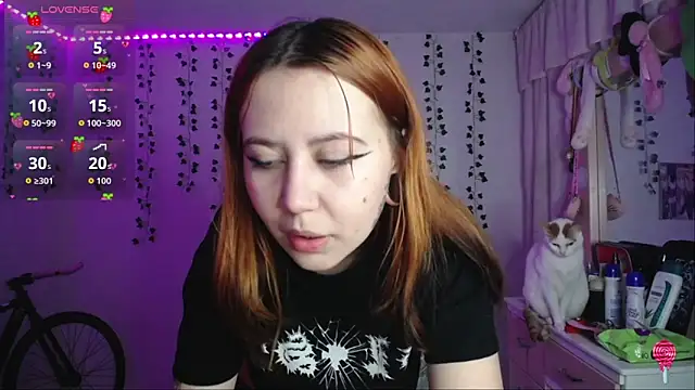 Snapshot of _codeline chatting on 10.04.25 codeline online show from 10.04.25