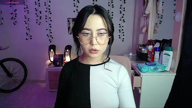 Snapshot of _codeline chatting on 11.27.25 codeline online show from 11.27.25