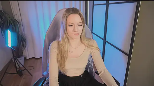 Snapshot of katt__y chatting on 02.25.25 katt y online show from 02.25.25