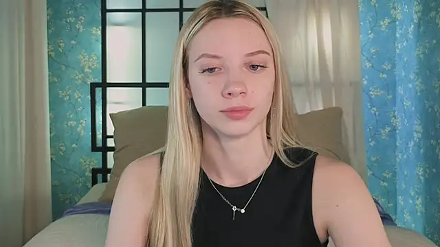 Snapshot of katt__y chatting on 11.12.25 katt y online show from 11.12.25