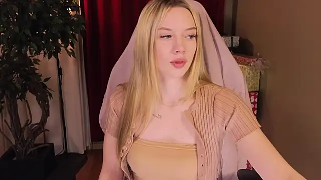 Snapshot of katt__y chatting on 12.04.25 katt y online show from 12.04.25