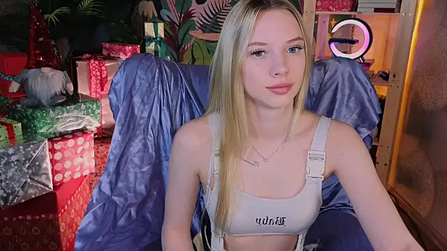 Snapshot of katt__y chatting on 12.05.25 katt y online show from 12.05.25