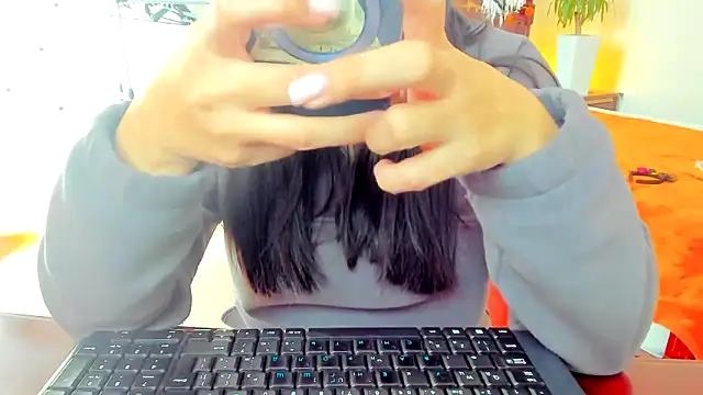 Snapshot of Tianiaa chatting on 10.22.25 Tianiaa online show from 10.22.25