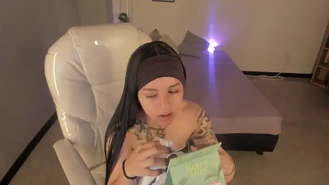 Nicole Foxx  online show from 09.30.25