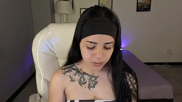 Nicole Foxx  online show from 10.03.25