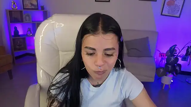 Nicole Foxx  online show from 11.18.25